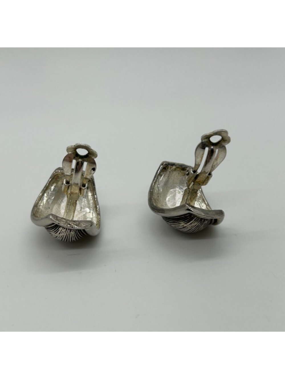 Vintage Silver-Tone Ribbed Clip-On Earrings Chunky Teardrop Dome Statement - Picture 5 of 10